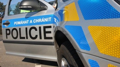 Srážka dvou aut v Pardubicích, a nehoda motorkáře se zraněním u obce Lukavice
