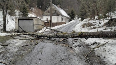 Hasiči jsou od noci v terénu, už mají za sebou přes 150 zásahů kvůli větru